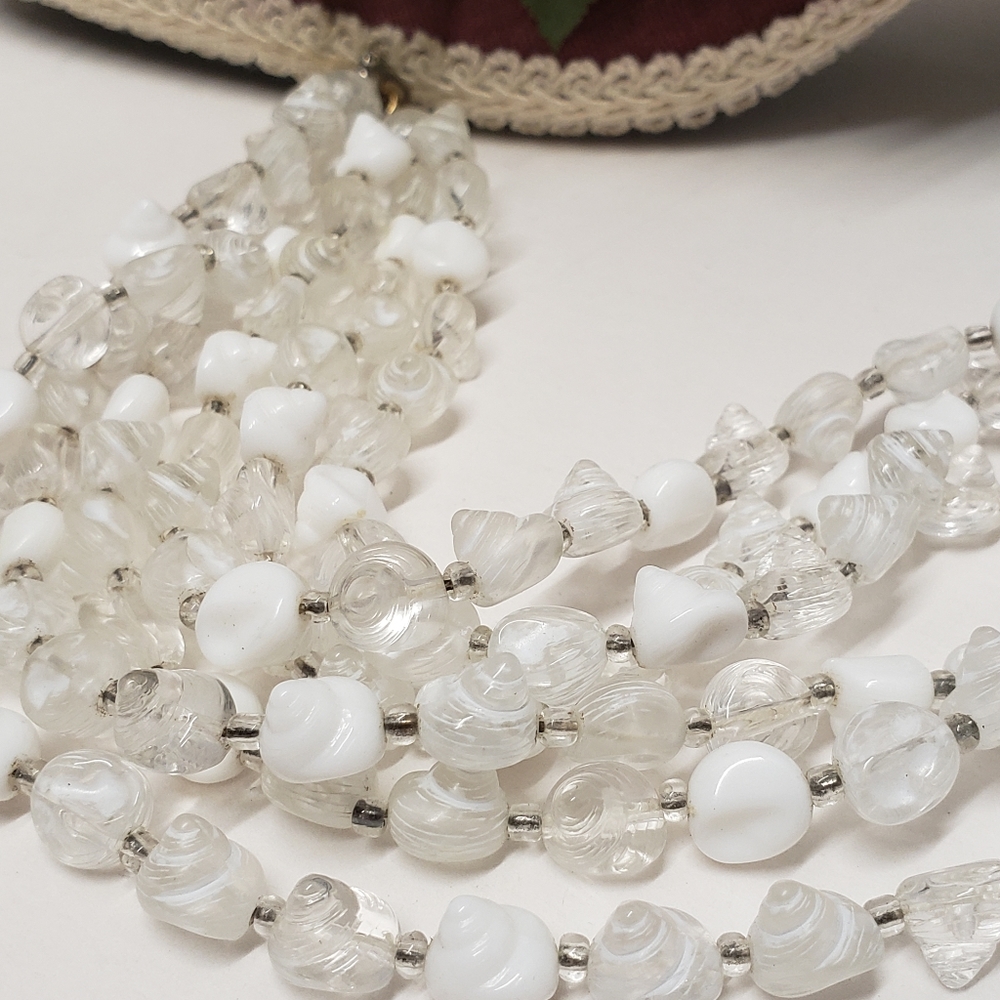 ❌ not for sale Vintage necklace Shells Acrylic, white & clear, seed Beads